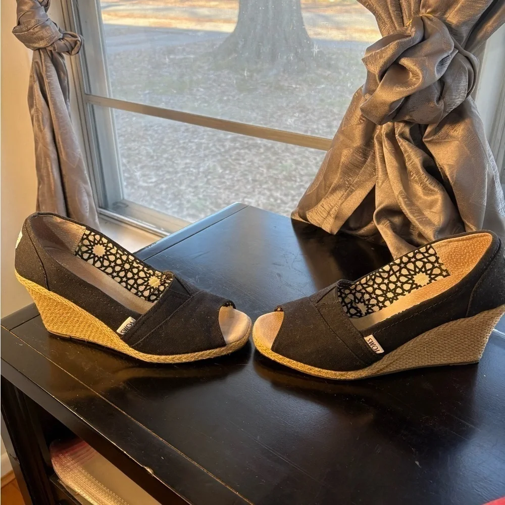 TOMS Black Twill Classic Wedge Women’s Sandals Size 8.5